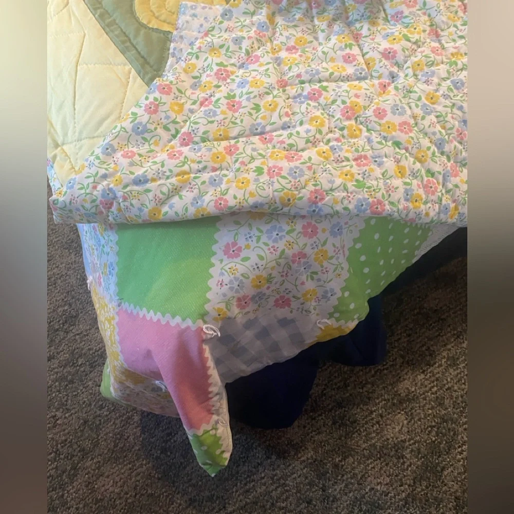 Vintage Handmade Hand-Quilted Sunrise Over The Mountain Quilt & Bedspread